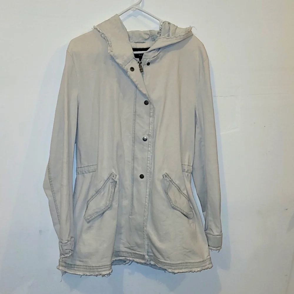 🤍SPRING,Womens beautiful light colored denim fall jacket sz LG. LA Coalition.💙